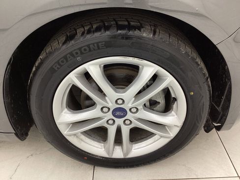 Used 2018 Ford Fusion SE w/ Fusion SE Technology Package image 48