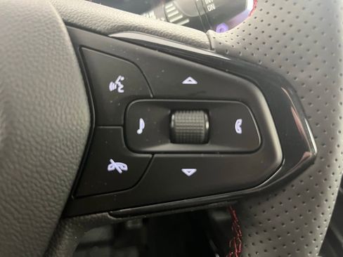New 2026 Chevrolet Trax RS w/ Sunroof Package FWD image 16