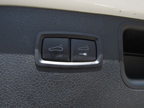 Used 2020 Porsche Macan Base image 14