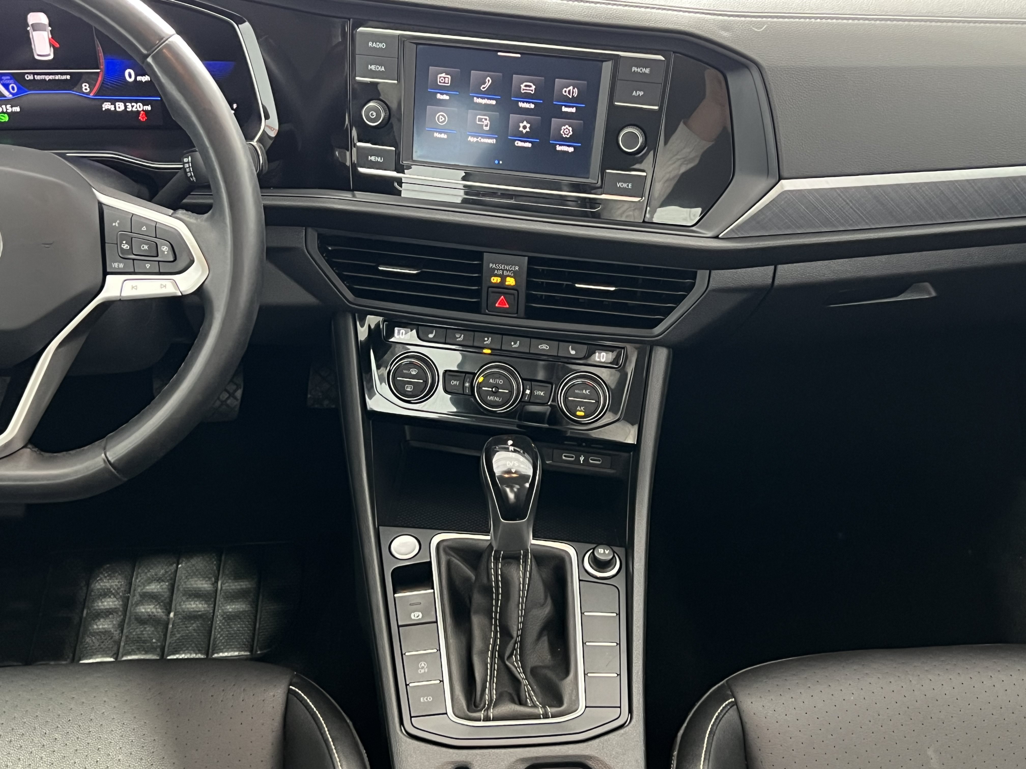Used 2024 Volkswagen Jetta SE FWD image 18