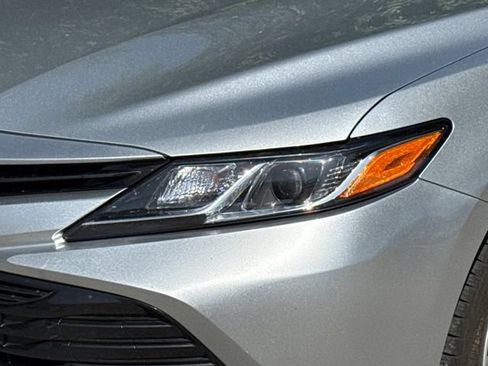 Used 2018 Toyota Camry LE FWD image 4