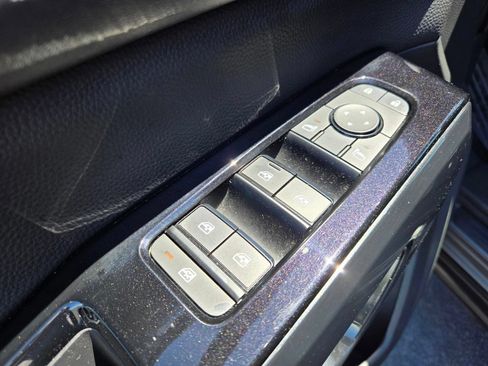 Used 2022 Nissan Pathfinder SV AWD/4WD image 14