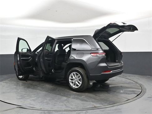 New 2025 Jeep Grand Cherokee Laredo image 47