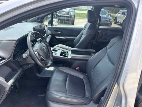 Used 2024 Toyota Sienna XSE w/ XSE Plus Package AWD/4WD image 6