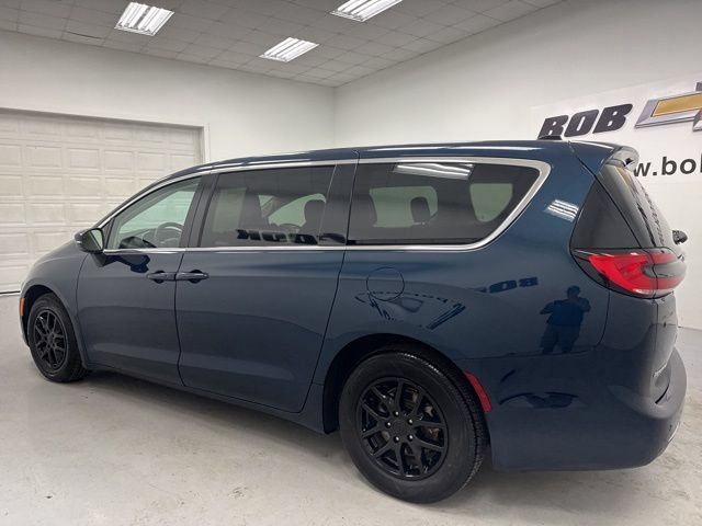 Used 2023 Chrysler Pacifica Touring-L FWD image 7