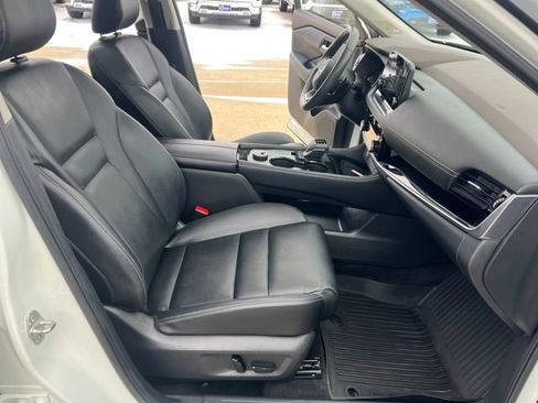 Used 2023 Nissan Rogue SL w/ SL Premium Package image 17