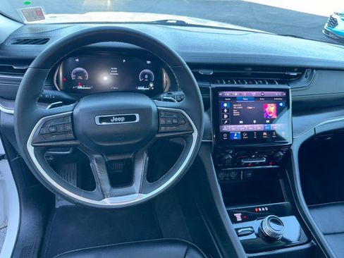 Used 2024 Jeep Grand Cherokee Limited AWD/4WD image 18