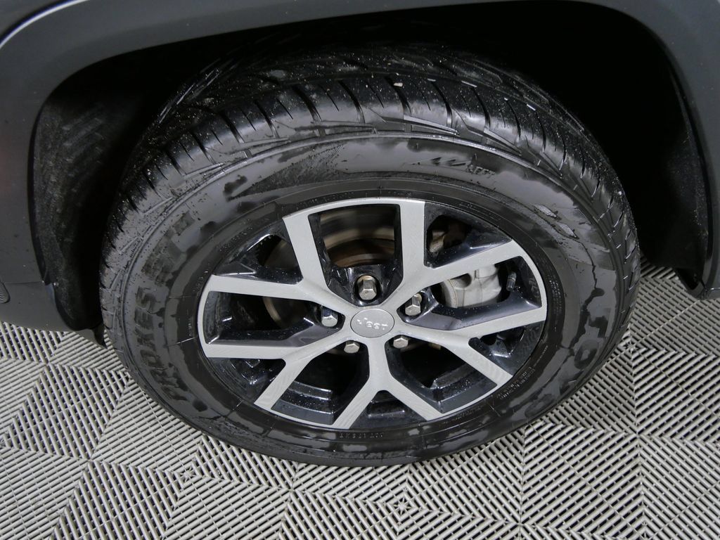 Used 2023 Jeep Grand Cherokee Limited AWD/4WD image 11