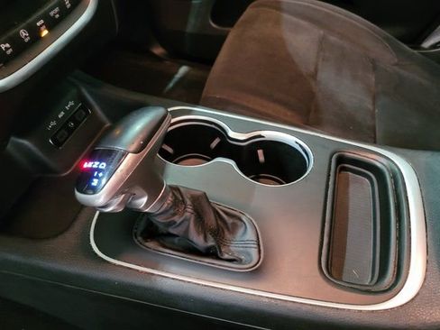 Used 2019 Dodge Durango SXT image 37