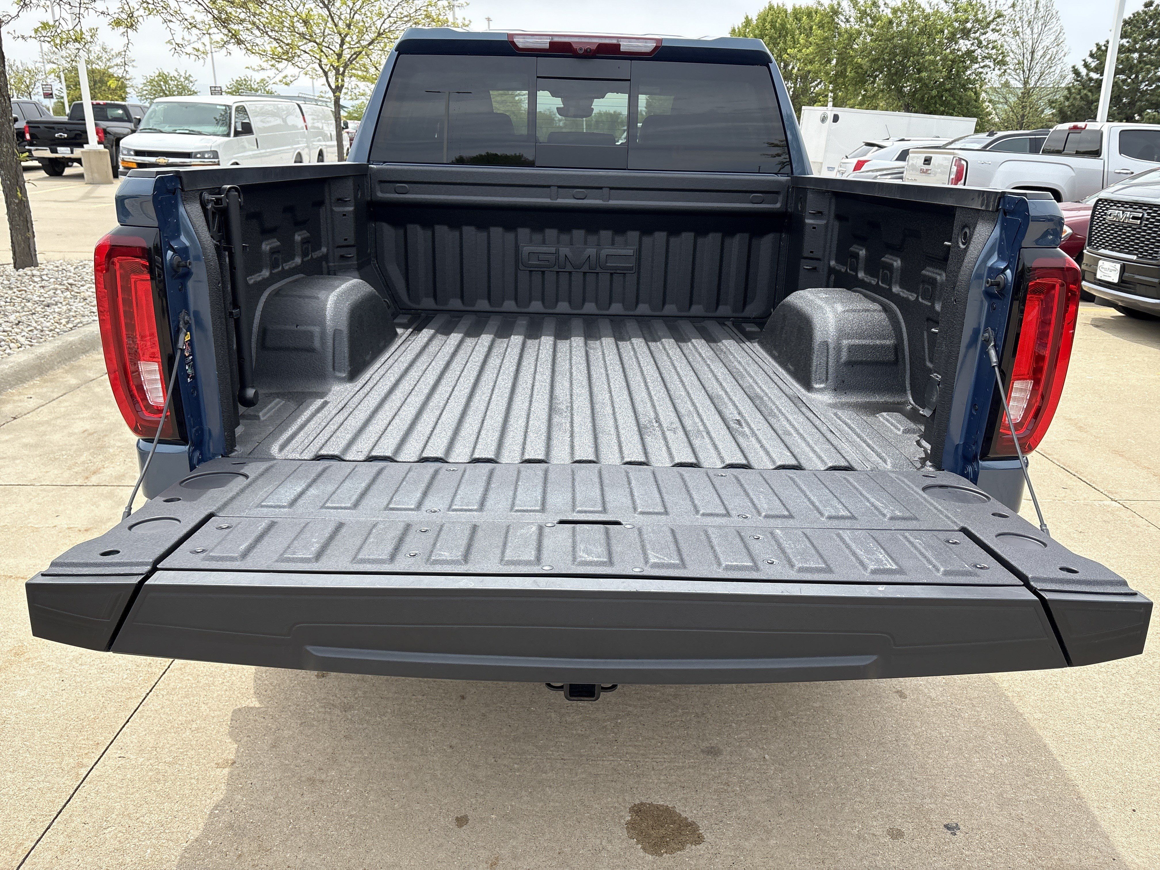 Used 2025 GMC Sierra 1500 Denali w/ Technology Package AWD/4WD image 14