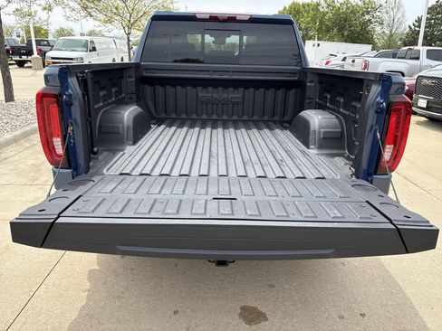 Used 2025 GMC Sierra 1500 Denali w/ Technology Package AWD/4WD image 14
