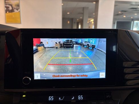 Used 2025 Toyota Camry LE image 17