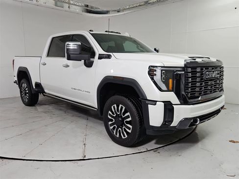 Used 2024 GMC Sierra 3500 Denali Ultimate image 8