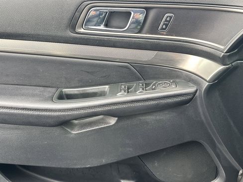 Used 2018 Ford Explorer XLT image 20