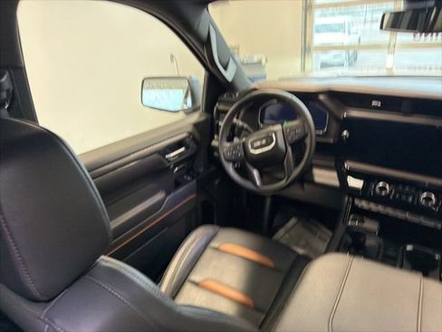 Used 2025 GMC Sierra 1500 AT4 w/ AT4 Premium Package AWD/4WD image 37