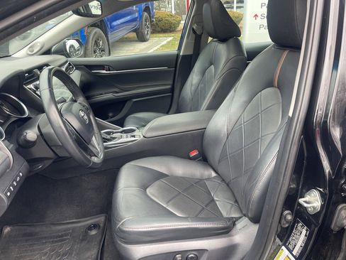 Used 2018 Toyota Camry XLE image 17