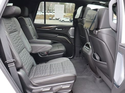 Used 2024 Cadillac Escalade Sport Platinum w/ LPO, ONYX Package image 26