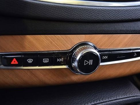 Used 2021 Volvo XC90 T6 Momentum image 15