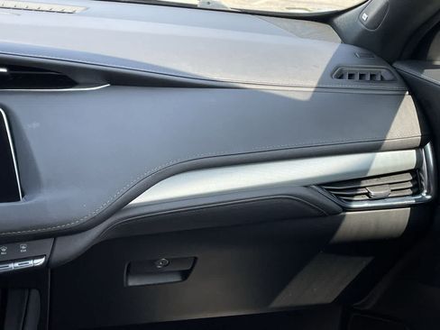 Used 2021 Cadillac XT4 Premium Luxury w/ Cold Weather Package AWD/4WD image 16