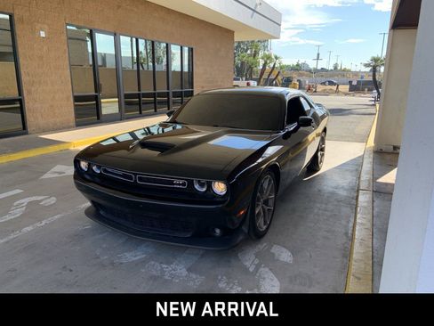 Used 2022 Dodge Challenger GT RWD image 1