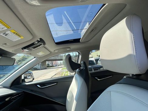 Used 2023 Kia Niro EX Touring image 25