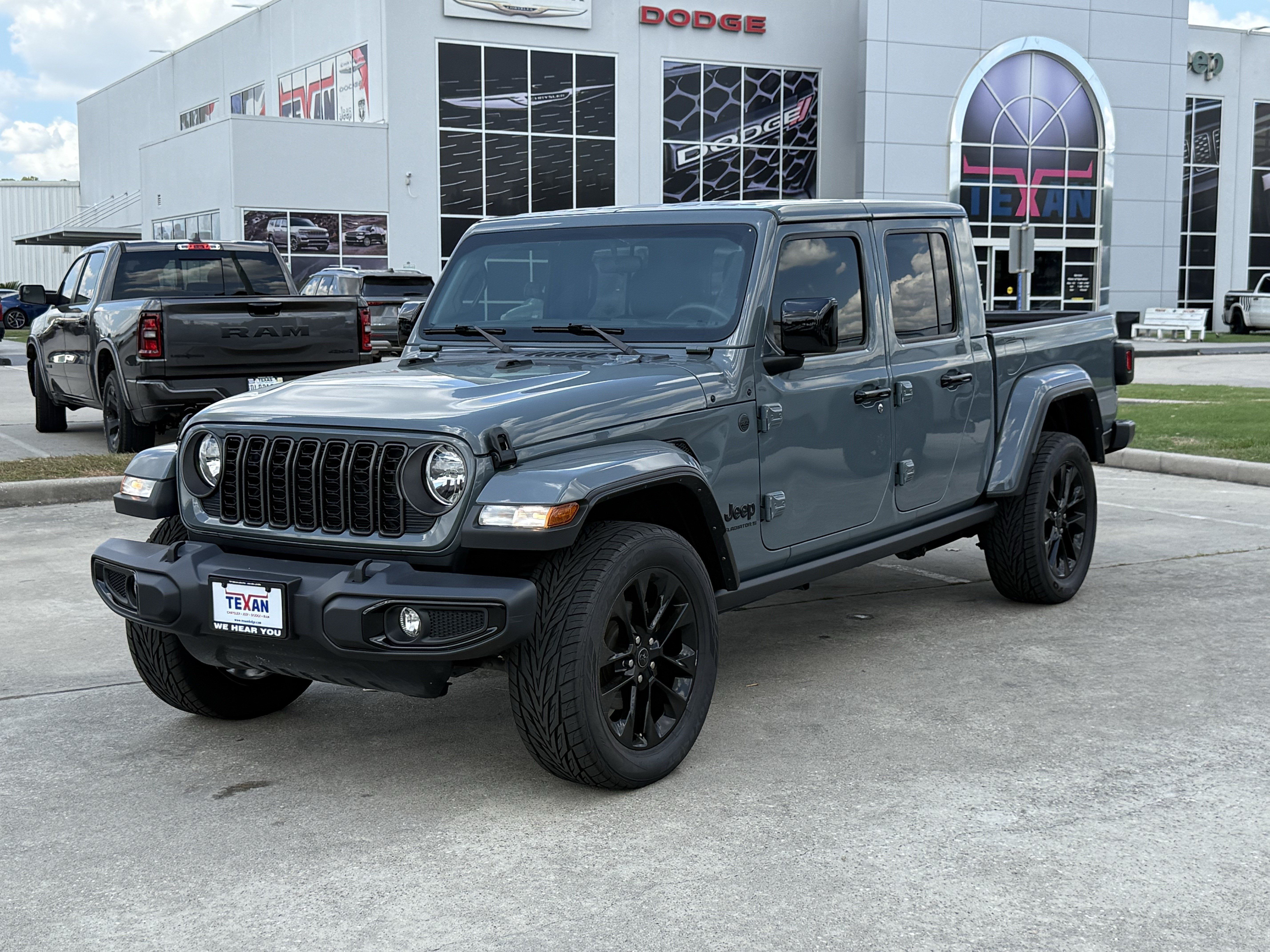 Used 2024 Jeep Gladiator Sport AWD/4WD image 9