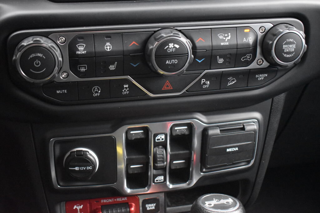 Used 2019 Jeep Wrangler Unlimited Rubicon w/ Cold Weather Group AWD/4WD image 12