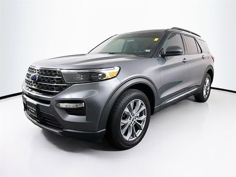 Used 2022 Ford Explorer XLT w/ Equipment Group 202A image 3