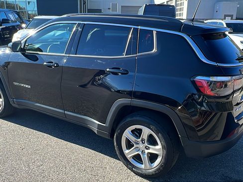 Used 2024 Jeep Compass Latitude image 10