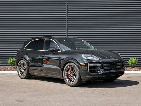 New 2026 Porsche Cayenne Turbo image 9