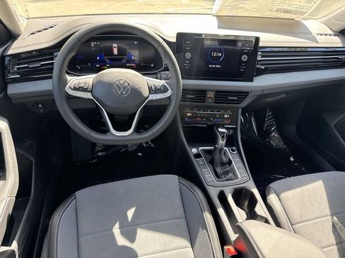 New 2026 Volkswagen Jetta SE FWD image 7