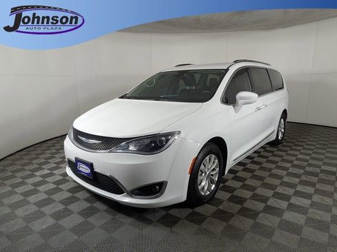 Used 2018 Chrysler Pacifica Touring-L Plus image 1