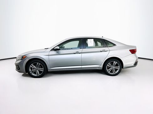Used 2024 Volkswagen Jetta SE FWD image 4