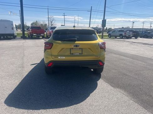 Used 2024 Chevrolet Trax RS w/ Sunroof Package image 7