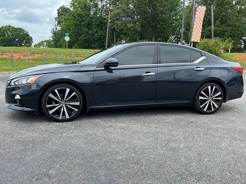 Used 2019 Nissan Altima 2.5 Platinum FWD image 4