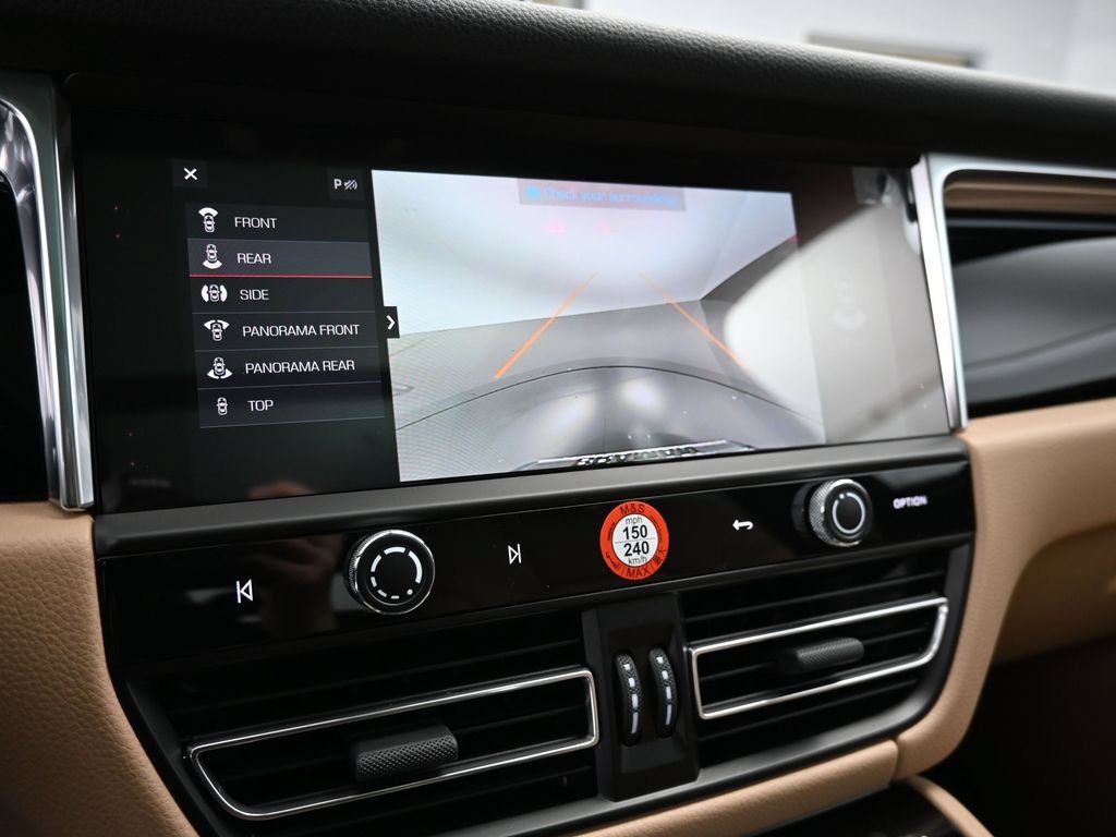 Certified 2025 Porsche Macan AWD/4WD image 25