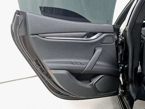 Used 2019 Maserati Ghibli RWD image 33