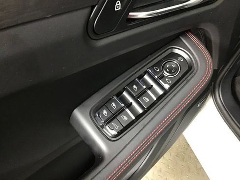 Certified 2023 Porsche Macan GTS w/ Sport Chrono Package AWD/4WD image 31