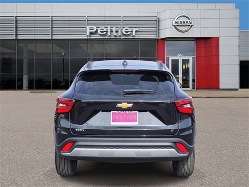 Used 2025 Chevrolet Trax LT image 5