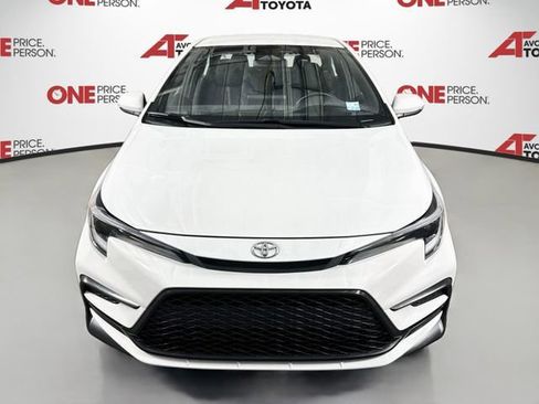 Certified 2025 Toyota Corolla SE FWD image 3