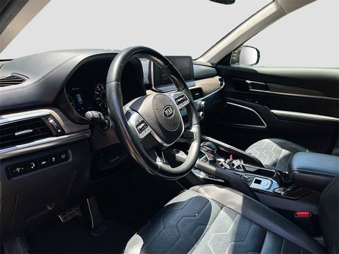 Used 2022 Kia Telluride SX w/ SX Prestige Package image 9