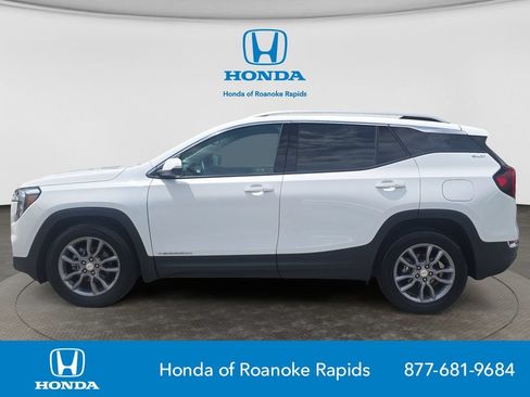 Used 2024 GMC Terrain SLT FWD image 2