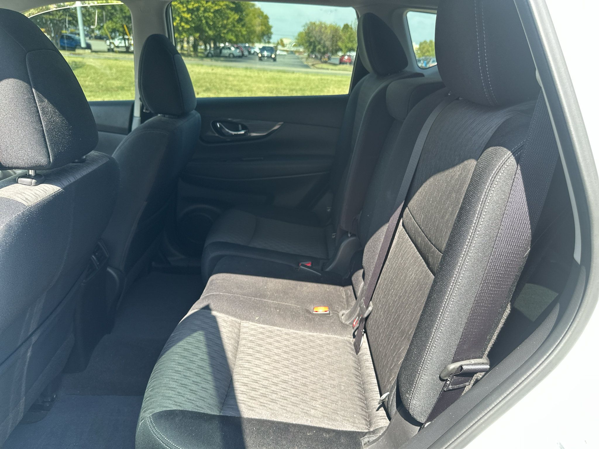Used 2017 Nissan Rogue S AWD/4WD image 16
