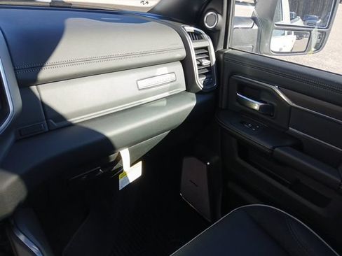 New 2026 RAM 2500 Laramie AWD/4WD image 42