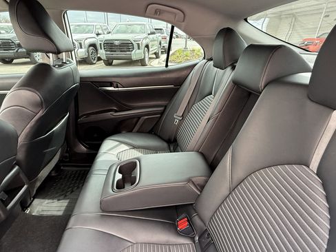 Certified 2022 Toyota Camry SE image 6