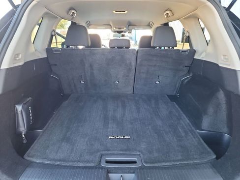 Used 2024 Nissan Rogue S image 40
