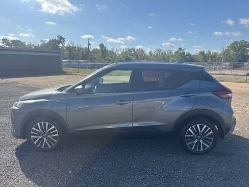Used 2021 Nissan Kicks SV image 6
