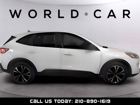 Used 2022 Ford Escape SE w/ SE Sport Appearance Package FWD image 8