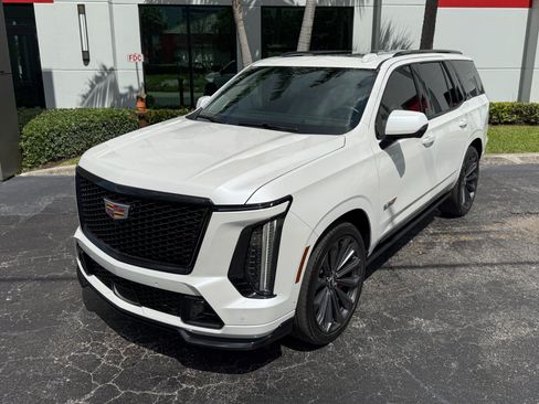 Used 2025 Cadillac Escalade V AWD/4WD image 9