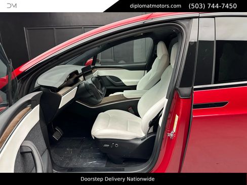 Used 2023 Tesla Model X image 18